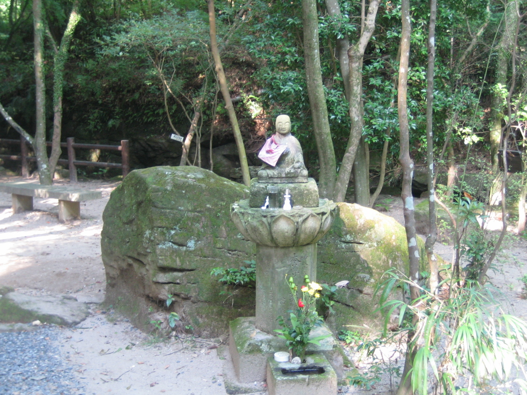 遊歩道の風景 お地蔵さん 鹿児島旅行 In慈眼寺公園